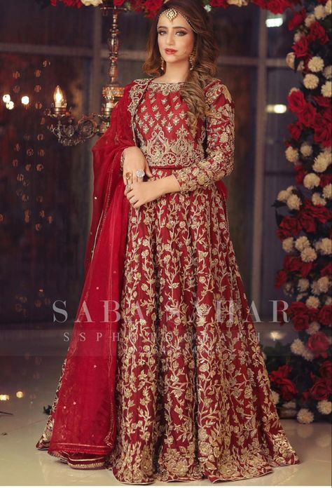 Bridal Dresses Ideas, Baraat Dress, Dress Simple Design, Barat Dresses, Barat Dress, Black Bridal Dresses, Pakistani Bridal Lehenga, Pakistani Bridal Dress, Red Bridal Dress