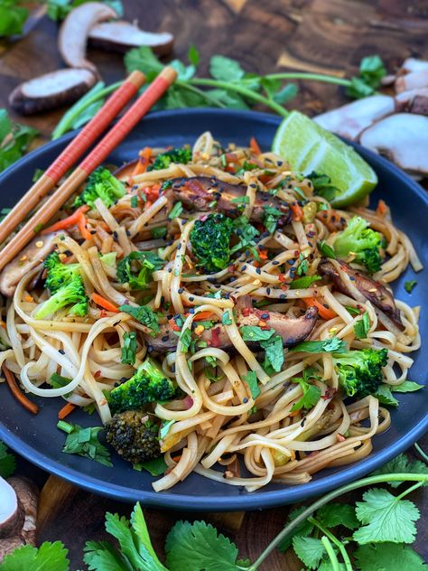 Plantiful Kiki Recipes, Kid Friendly Vegan Meals, Pan Noodles Recipe, Pan Noodles, Gluten Free Asian, Plantiful Kiki, Earthy Andy, Easy Plant Based Recipes, Starch Solution Recipes