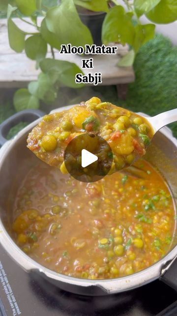 Aalu Sabji Recipe, Aloo Mattar Sabzi, Aloo Mattar, Sabji Recipe, Aloo Recipes, Vegetarian Fast Food, Latest Simple Mehndi Designs, Delicacy Food, Desi Food