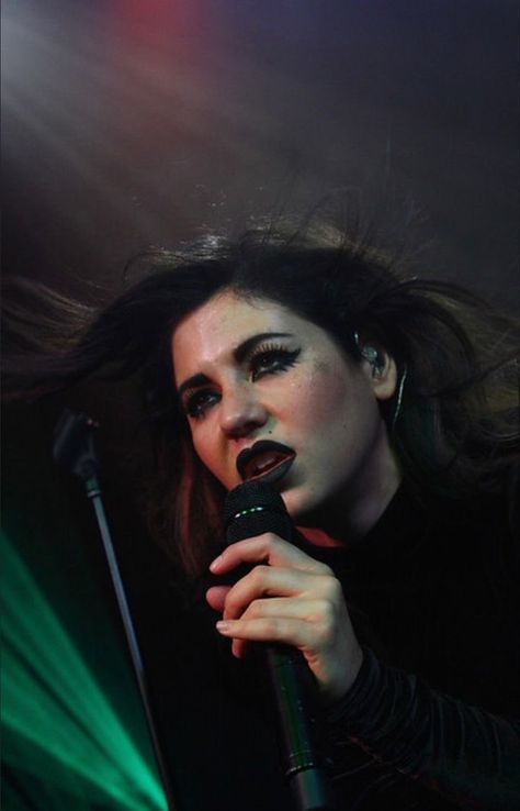 Marina And The Diamond, Tumblr Grunge Aesthetic, Marina Diamandis, Best Music Artists, Marina And The Diamonds, Girls Music, Family Jewels, Alternative Music, Grunge Aesthetic