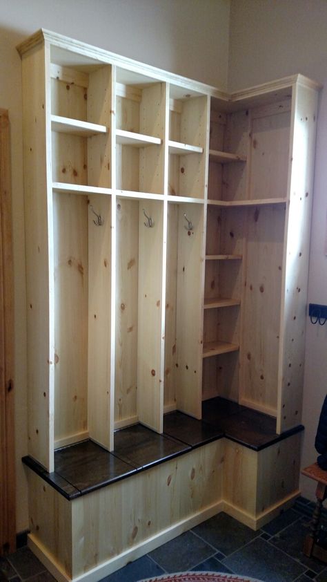 "L" shaped Mudroom lockers with lift up seat for boots L Shaped Lockers Mudroom, L Shaped Hall Tree, L Shaped Mudroom, Cabin Organization, Entryway Closets, Mini Mudroom, Mudroom Cubbies, Mudroom Storage, Laundry Room/mudroom