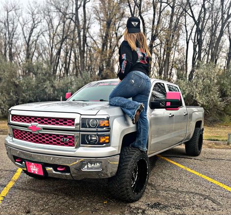 Pink Chevy Trucks, Pink Chevy, Pink Truck Accessories, Gmc Denali Truck, Denali Truck, Jacked Up Truck, Chevy Duramax, Country Trucks, Trucks Lifted Diesel