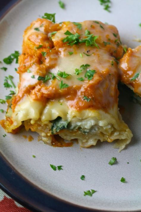 Pumpkin Lasagna Roll Ups, Lasagna Recipe Videos, Spinach And Ricotta Lasagna, Pumpkin Spinach, Pumpkin Cakes, Spinach Rolls, Spinach Lasagna Rolls, Pumpkin Lasagna, Fall Dinners