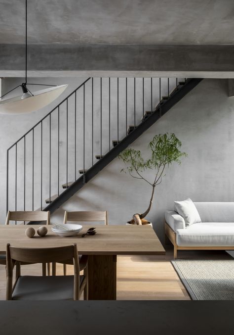 Tokyo Apartment, Minimal Apartment, Japanese Living, Interior Design Minimalist, Japandi Living, Japanese Furniture, Japanese Interior Design, Stair Case, Minimalist Apartment