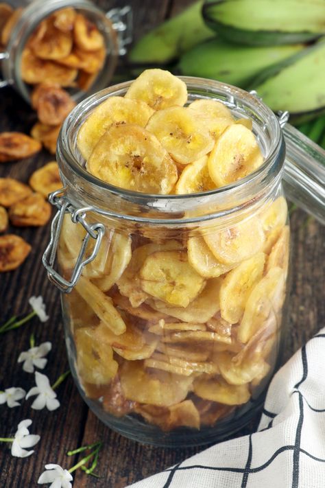 Dehydrating Bananas, Homemade Banana Chips, Super Healthy Snacks, Foxy Folksy, Easy Snacks For Kids, Raw Banana, Fried Bananas, Plantain Chips, Dried Mangoes