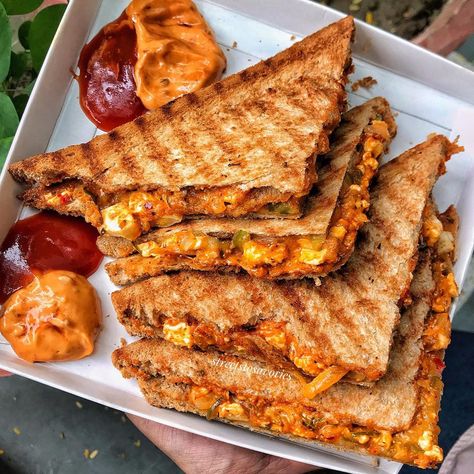 priya on Instagram: “Tandoori Paneer Sandwich 😍❣️ . Had these sandwiches stuffed with tandoori paneer and cheese served with ketchup and there in house dip, and…” Tandoori Paneer Sandwich, Tandoori Sandwich, Cheat Day Food, Chai Pakoda, Paneer Sandwich Recipe, Restaurant Banner, Paneer Sandwich, Tandoori Paneer, Simple Family Meals