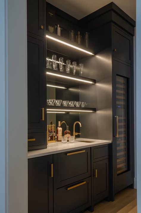 Wet Bar Interior Design, Modern Wet Bar, Built In Bar Cabinet, Wet Bar Designs, Wall Niches, Bar Room Decor, Niche Modern, Bar Nook, Cart Bar