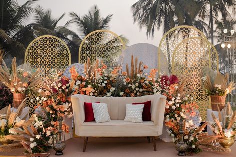 Nikah Decor, Night Wedding Decor, Wedding Stage Backdrop, Reception Backdrop, Wedding Background Decoration, Minimalist Wedding Decor, Wedding Reception Backdrop, Wedding Stage Design, Dream Wedding Decorations