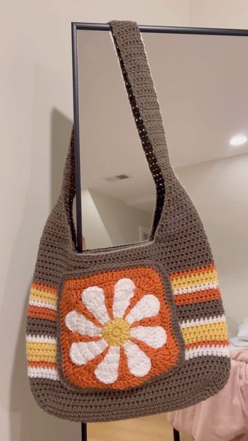 Autumn Tote Bag, Crochet Autumn, Fall Tote Bag, Crochet Outfits, Tote Bags For School, Fall Bags, Crochet Tote Bag, Crochet Tapestry, Wool Crafts