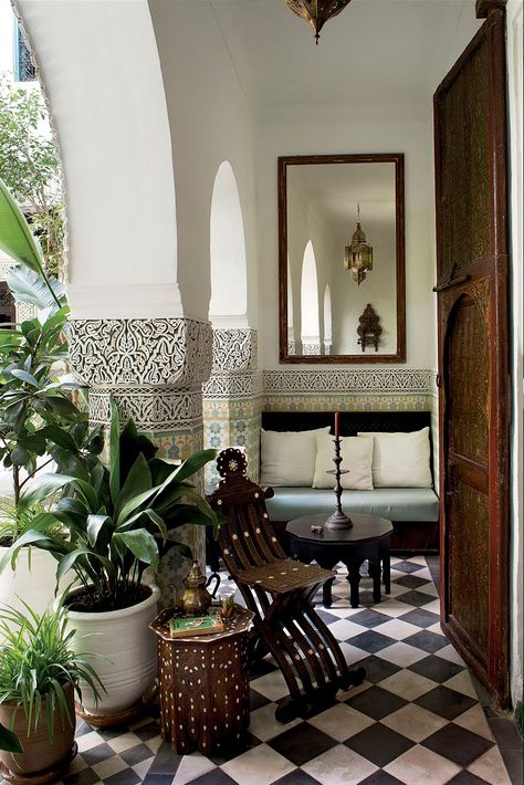 Inside a Magnificently Restored Riad in Marrakech - Galerie Dekorasi Maroko, Moroccan Interior Design, Design Marocain, Moorish Design, Moroccan Homes, Moroccan Interiors, White French, French Doors Interior, Moroccan Design