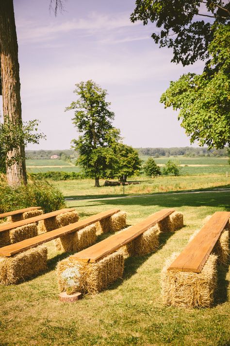 Unique Rustic Wedding, Rustic Wedding Decorations, Rustic Backyard, Ceremony Seating, Hay Bales, Wedding Forward, Rustic Country Wedding, Rustic Chic Wedding, Western Wedding