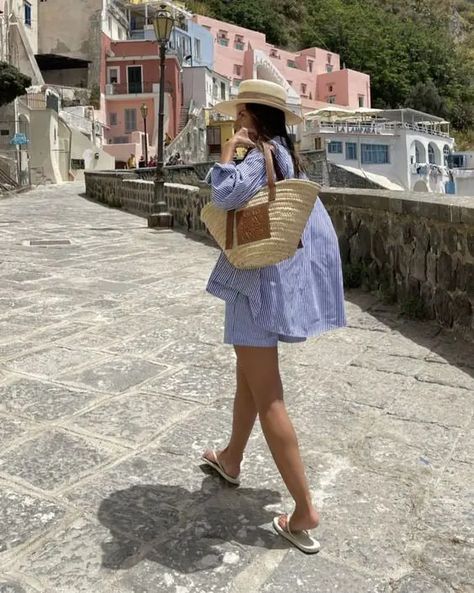 15+ European Summer Outfits You Need To Pack This Year French Riviera Aesthetic Outfit, St Tropez Outfit, French Riviera Outfits, St Tropez Style, France Honeymoon, Sassy Outfits, Riviera Fashion, French Riviera Style, Riviera Style