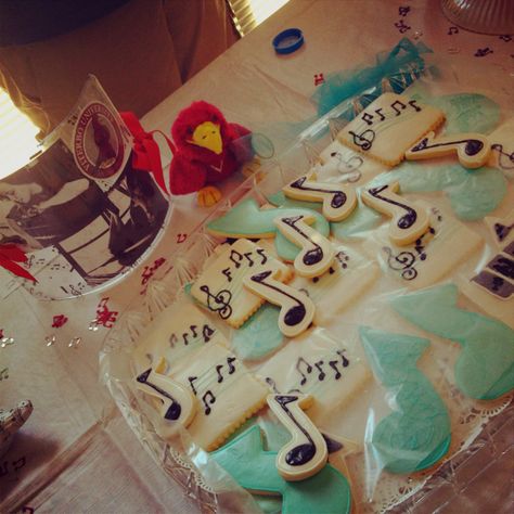 Some super cute cookies from my friend's senior piano and voice recital today! Congrats, Chloe! :D Senior Recital, Diy Recital Gifts, Christmas Piano Recital Ideas, Piano Recital Refreshments, Piano Recital Program Template, Piano Recital, Piano Teaching, Cute Cookies, Music Notes