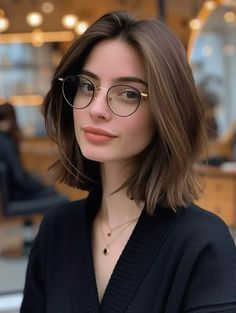 Boycut Hairstyle Woman, Boycut For Girls Hairstyles, Niche Hobbies, Classic Bob Haircut, Haircut Tip, Haircut 2024, Gents Hair Style, Fall Hair Cuts, Long To Short Hair