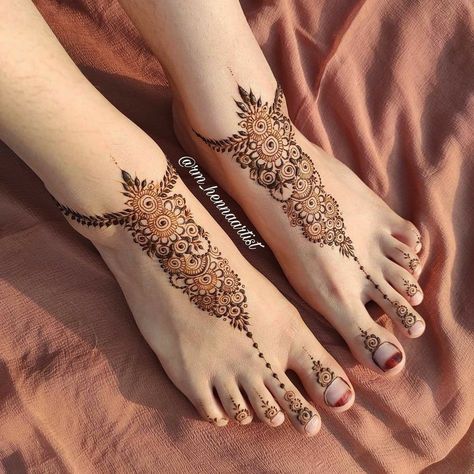 Leg Mehndi Designs, Rajasthani Design, Leg Henna Designs, Inai Pengantin, Foot Henna, Leg Mehndi, Tato Henna, Henna Tattoo Hand, Henna Tattoo Designs Hand