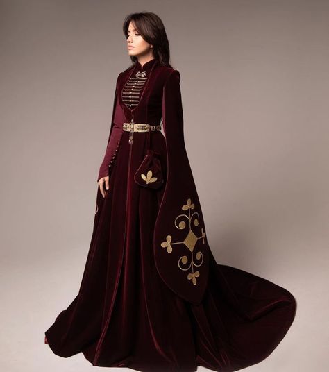 Medieval Royal Dress, Royal Dresses Fantasy, Medieval Dress Royal, Queen Dress Royal Medieval, Medieval Clothing Royal, Medieval Queen Dress, Royal Gowns, Queen Outfits, Medieval Gown