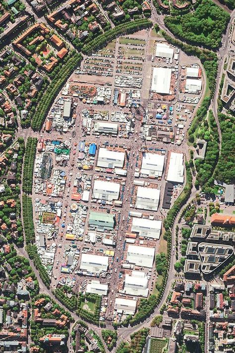 View of the grounds in Munich where Oktoberfest takes place. Oktoberfest Food, Beer Food, Beer Hall, German People, Party Tablescapes, Oktoberfest Beer, Oktoberfest Party, Beer Tasting, Gloomy Day