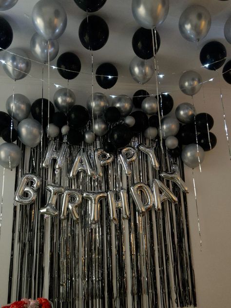 Black Bday Party Decor, Bf Birthday Decoration Ideas, Blackout Birthday Party, Black And Silver Table Decorations, Silver And Black Birthday Theme, Silver And Black Birthday Decorations, Birthday Backdrop Ideas Diy, Stargirl Birthday Party, Black And White Birthday Decorations