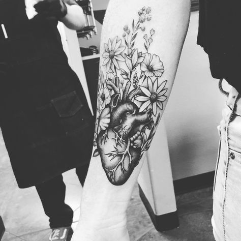 Anatomical Heart Sleeve Tattoo, Foral Tattoo, Anatomical Heart Tattoo With Flowers, Heart And Flower Tattoo, Anatomical Heart With Flowers, Heart Flower Tattoo, Flower Sleeves, Flower Anatomy, Anatomy Heart