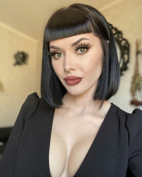 Alternative Haircuts, Subtle Goth, Bob Hairstyle Ideas, Hair Cut Ideas, Bobbed Hair, Edgy Short Haircuts, Goth Gifts, How To Impress, Gothic Hairstyles