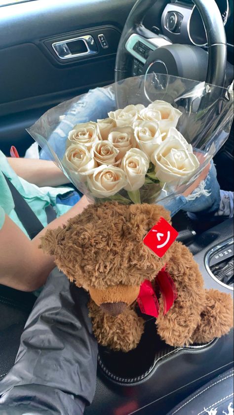 Teddy Bears Gifts, Teddy Bear And Flowers Gift, Bear And Flowers Gift, Teddy Bear For Boyfriend, Bf And Gf Gifts, Boyfriend Giving Flowers To Girlfriend, Teddy Bear Gift Girlfriend, Gift Basket Girlfriend, Teddy Bear Boyfriend