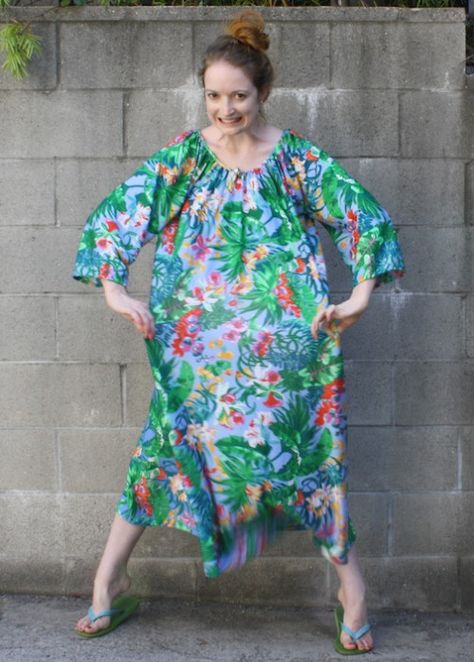 Moomoo Dress Muumuu, Muumuu Dress Pattern Free, Muumuu Dress Pattern, Diy Peeps, Moomoo Dress, Sewing Refashion, Dress Upcycle, Upcycling Clothing, Sewing Corner