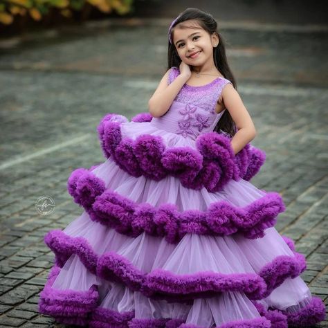 Gown Dress Party Wear, Party Dress Inspiration, Frocks For Kids, Kids Party Wear Dresses, Kids Party Wear, Kids Blouse Designs, Frock Patterns, Kids Frocks Design