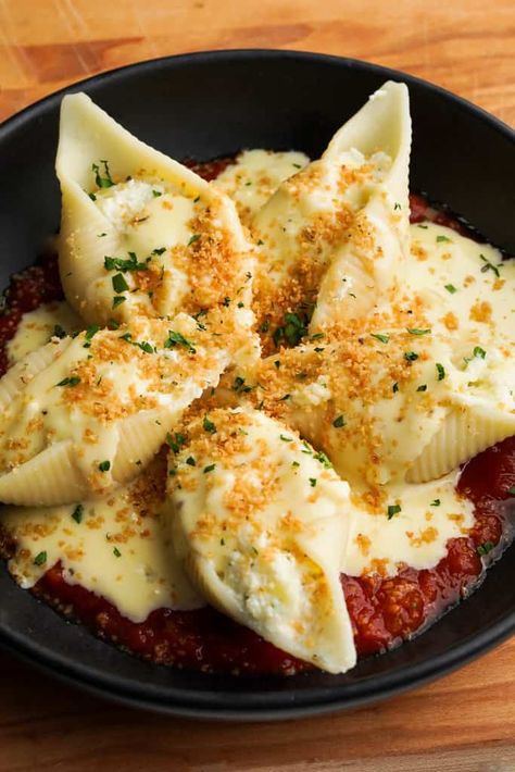 Olive Garden Stuffed Shells, Copycat Recipes Olive Garden, Olive Garden Copycat, Shells Recipe, Cheese Stuffed Shells, Ravioli Recipe, Marinara Sauce Homemade, Stuffed Shells Recipe, Homemade Marinara