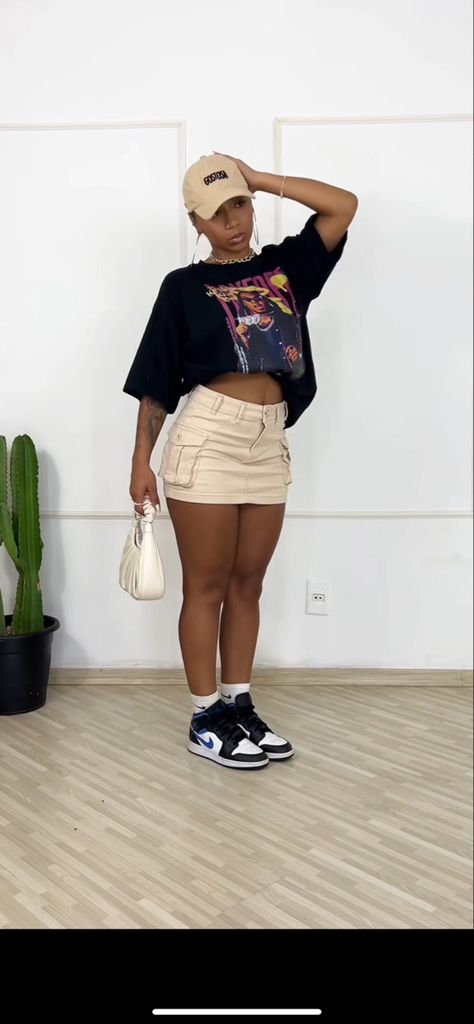 Tan Cargo Mini Skirt Outfit, Rb Concert Outfit, Atlanta Outfits Summer, Cargo Skort Outfit, Rap Concert Outfit Black Woman, Look Rep Festival, Look Show Rap, Look Festival Rap, Streetstyle Outfit Summer