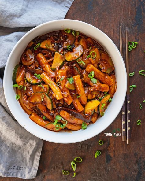 Vegan Tteokbokki, April Dinners, Fried Rice Cakes, Korean Appetizers, Stir Fried Rice, Tteokbokki Recipe, Dduk, Korean Rice Cake, Rice Cake Recipes