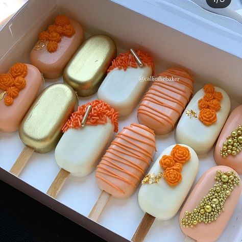 Michelle Ferranti sur Instagram : #orange #orangecakepops #orangecakesicles #cakesicles #cakepopsicles #cakesiclesofinstagram #orangedecorations #orangeflowers #goldcakepops…