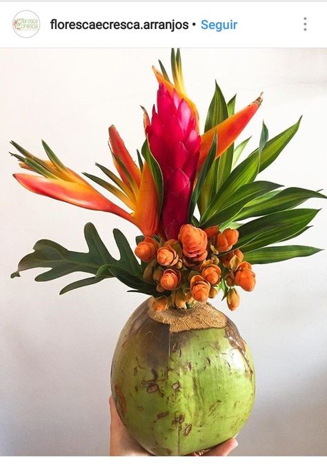 Hawaiian Flower Arrangements, Havana Nights Party Theme, Havana Nights Party, Tropical Centerpieces, Tropical Theme Party, Tropical Floral Arrangements, Tropical Flower Arrangements, Tropical Party Decorations, Hawaiian Party Decorations