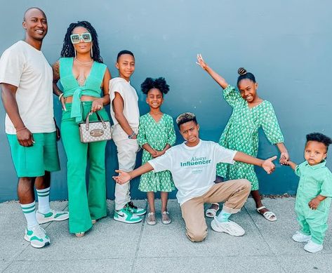 Color Coordinated Outfits Family, Family Color Coordinated Outfits, Family Photo Outfits Black People, Coordinates Outfits, Family Easter, Spring Family, Family Cruise, Black Families, Easter Outfit