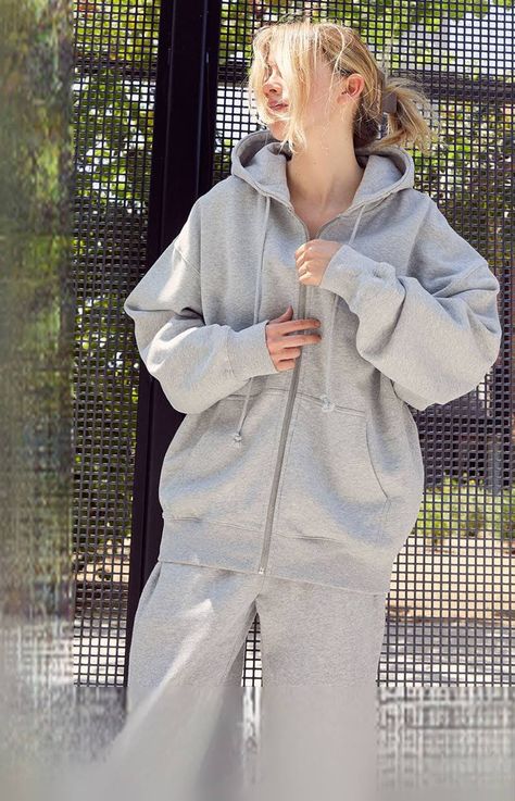 The perfect casual day off fit, oversized baggy feel Oversized Zip Up Hoodie, Hoodie Jacket Women, Comfy Sweatpants, Hoodie Oversize, John Galt, Comfy Sweatshirt, Zip Up Hoodies, Women Hoodies Sweatshirts, Long Sleeve Crop