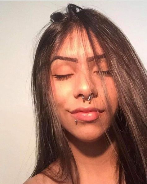 Side Labret Piercing, Side Labret, Cool Piercings, Labret Piercing, Cute Piercings, Septum Ring, Selfies, Body Art, Piercings