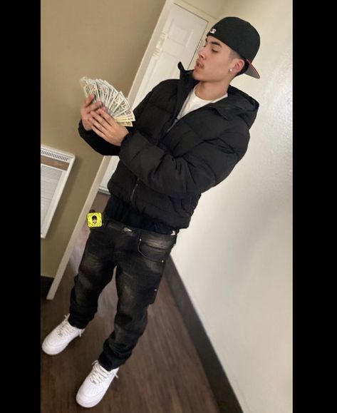 Black Fitted Hat Outfit Men, Toronto Mans Outfit, Gang Outfits Men, Black Af1 Outfit Men, Nyc Drip Fits Men, Edgar Outfits Men, Usa Drip Outfits Men, Gangsta Outfits Men, Scammer Outfit