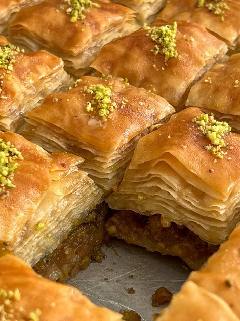 Honey Baklava, Apple And Honey, Lemon Cookies Easy, Ginger Honey Lemon, Apple Honey, Light Breakfast, Recipes From Around The World, Jewish New Year, Banana Cookies