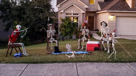 Halloween Lawn, Halloween Ghost Decorations, Bob Ross Paintings, Funny Bones, Cute Skeleton, Ghost Decoration, Halloween Store, Scary Halloween Decorations, Funny Skeleton