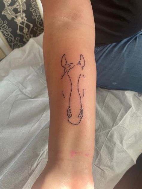 Fineline Tattoo Ideas Simple, Horse Tattoo Simple, Horse Outline Tattoo, Horse Outline, Horse Tattoo Design, Tattoo Appointment, Fineline Tattoo, Outline Tattoo, Cute Small Tattoos