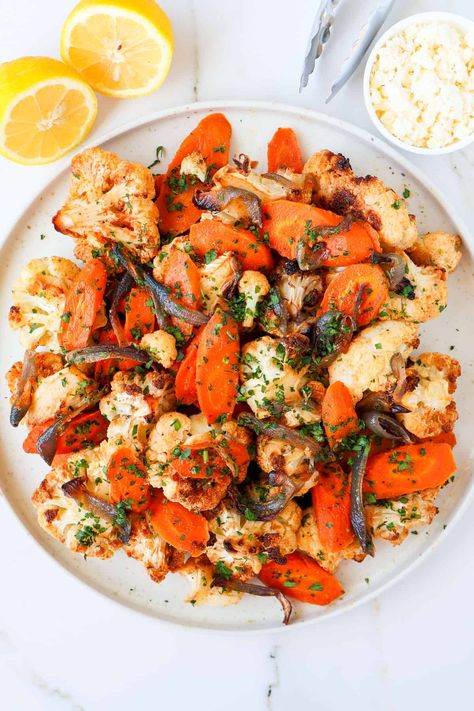 Roasted Cauliflower & Carrots – Goodness Avenue Roasted Cauliflower And Carrots, Easy Roasted Cauliflower, Carrots Side Dish, Cauliflower Casserole Recipes, Roasted Vegetable Recipes, Roasted Green Beans, Cauliflower Casserole, Carrot Recipes, Roasted Asparagus