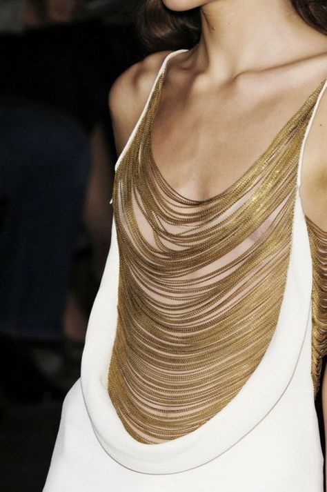 Alexander McQueen Detail Couture, Formal Clothes, Looks Style, Mode Inspiration, Fashion Details, Moda Fashion, Couture Fashion, Look Fashion, Runway Fashion