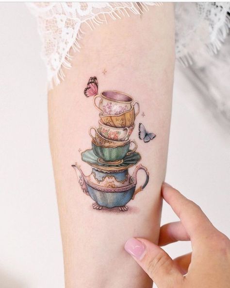 Tea Tattoo, Teacup Tattoo, Alice And Wonderland Tattoos, Party Tattoos, Butterfly Tattoos For Women, Wonderland Tattoo, Inspiration Tattoo, Geniale Tattoos, Small Hand Tattoos