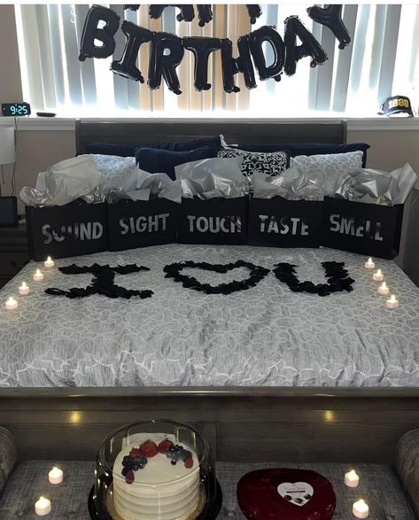 Happy Birthday Bedroom Decoration, Birthday Decor For Him, Husband Birthday Decorations, Birthday Room Surprise, Romantic Bedroom Decor Ideas, Birthday Surprise For Husband, Birthday Bedroom, Boyfriends Birthday Ideas, Diy Valentine Gifts For Boyfriend