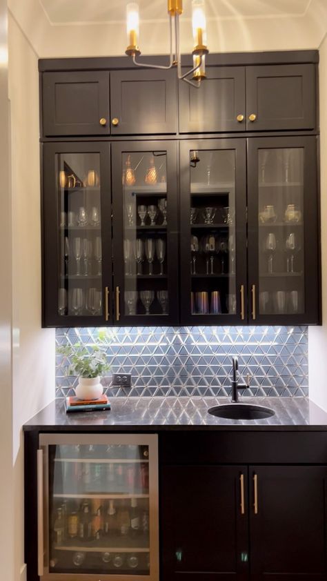 Butlers Bar Ideas, Butlers Pantry With Wine Rack, Butlers Pantry Bar Ideas, Moody Butlers Pantry, Butlers Pantry Bar, Bulters Pantry, Built In Bar Cabinet, Nyc Loft, Butler’s Pantry