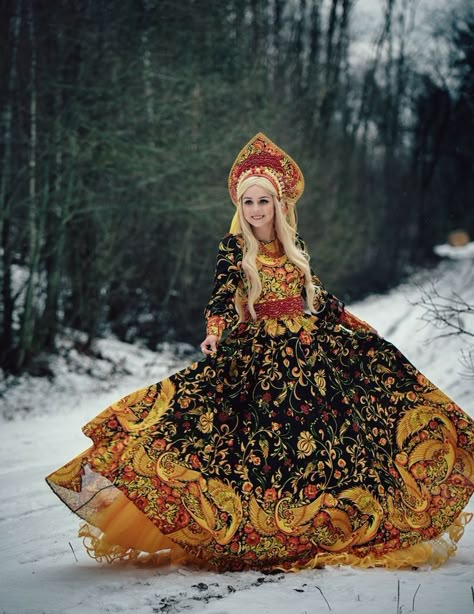 Royalty Clothing, Russian Traditional Clothing, Russian Dress, Slavic Clothing, Russian Clothing, Medieval Woman, Ethno Style, Russian Culture, Fairytale Fashion