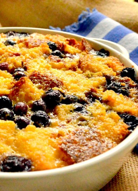 What to do with leftover cornbread? This cornbread pudding is amazing! I mean who doesn't love cornbread? #cornbread #cornbreadbreadpudding #breadpudding #leftovers #cornbreaddessert #cornmeal Leftover Cornbread Recipes, Leftover Cornbread Recipe, Cornbread Dessert, Cornbread Breakfast, Cornbread Pudding, Blueberry Bread Pudding, Blueberry Cornbread, Leftover Cornbread, Best Cornbread Recipe