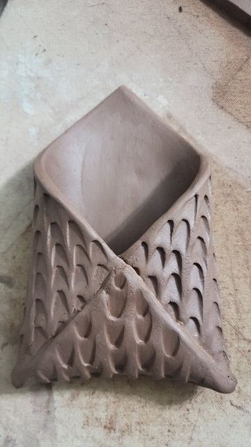 Pottery Wall Pockets, Pottery Wall, Pottery Supplies, Pocket Vase, How To Make Clay, Clay Wall, Pottery Crafts, Wall Vase, Pottery Sculpture