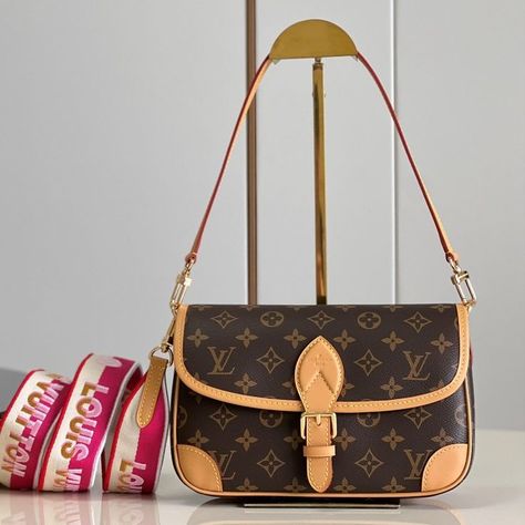 Louis Vuitton Diane, Medieval Bag, Louis Vuitton Speedy Bandouliere, Louis Vuitton Capucines, Louis Vuitton Clutch, Louis Vuitton Pink, Navel Jewelry, Monogram Handbag, Louis Vuitton Shoulder Bag