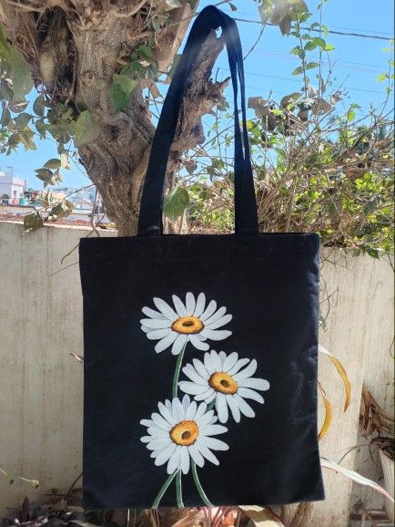 Black Tote Bag Painting Ideas, Tote Bag Design Paint, Black Tote Bag Design Ideas, Painting On Tote Bags, Black Tote Bag Aesthetic, Tote Bag Diy Pattern, College Bags For Girls, Decorated Tote Bags, Creative Tote Bag