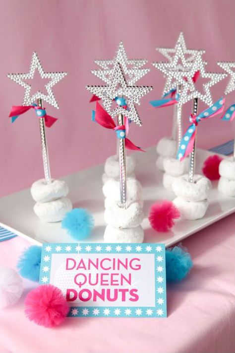 Dancing queen! Cute food Queen Birthday Party, Pop Star Party, Apple Bar, Diva Party, Dance Theme, Party Website, Rockstar Birthday, Rock Star Birthday, Dance Party Birthday